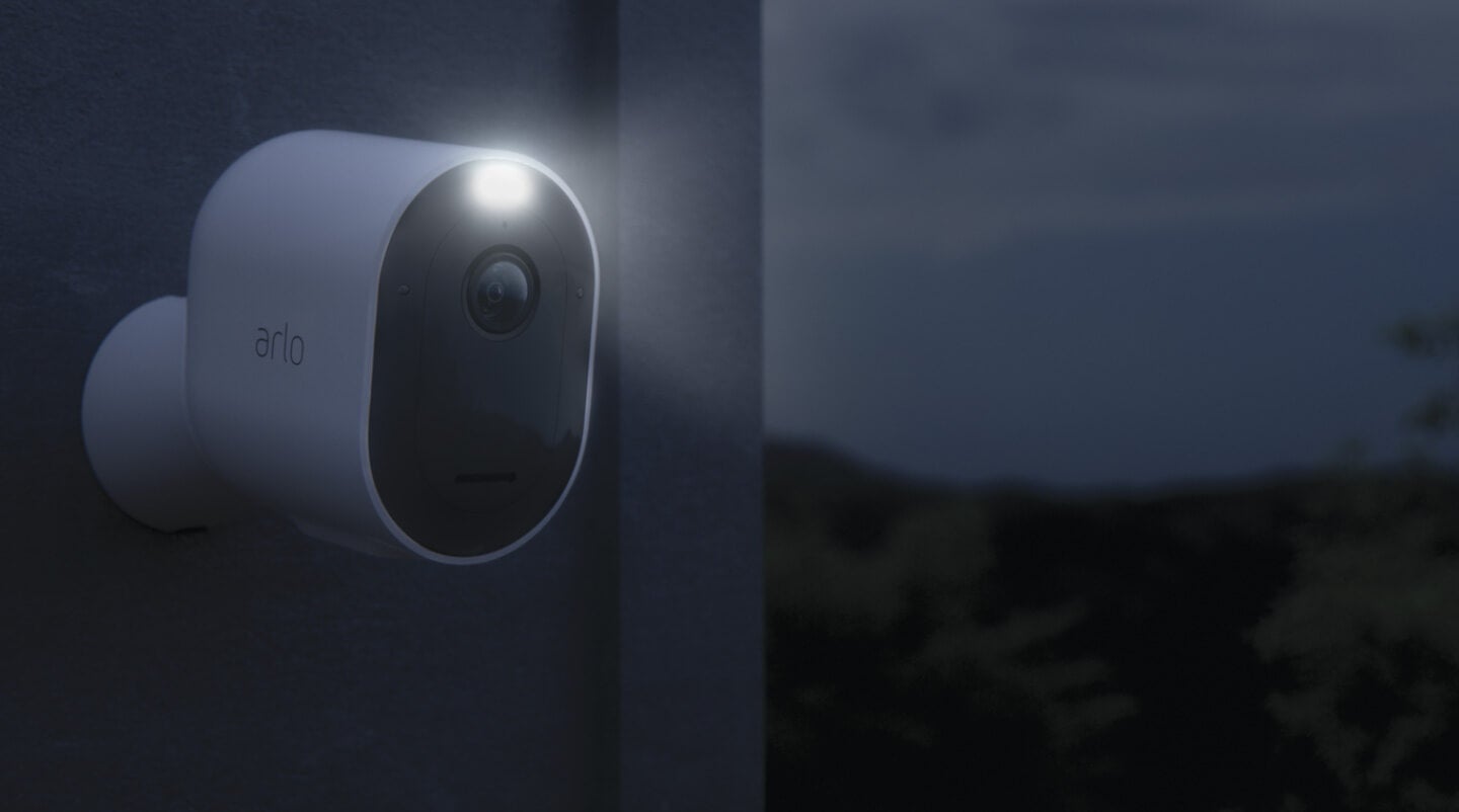 Arlo pro best sale 3 security camera