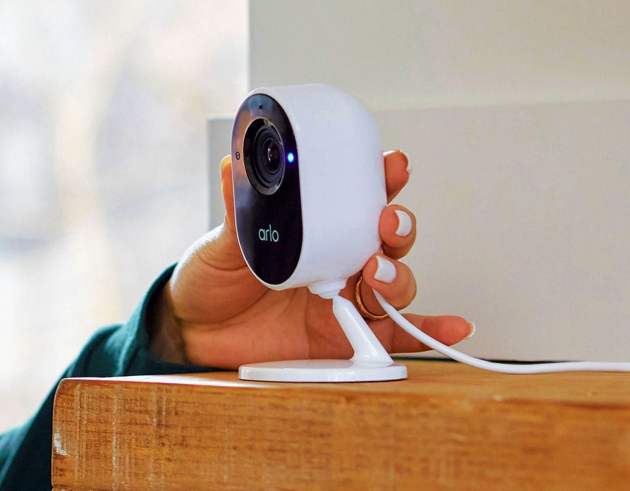 Arlo Essential Indoor - Blanc - Caméra de surveillance - Garantie
