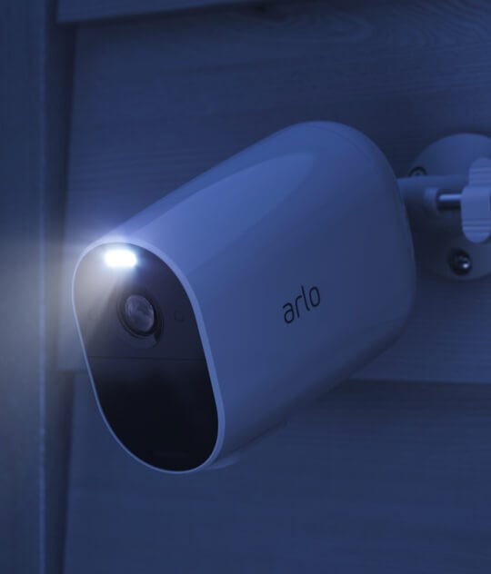 Arlo - Cámara de video Essential Spotlight, sin cables, 1080p, con foco  integrado
